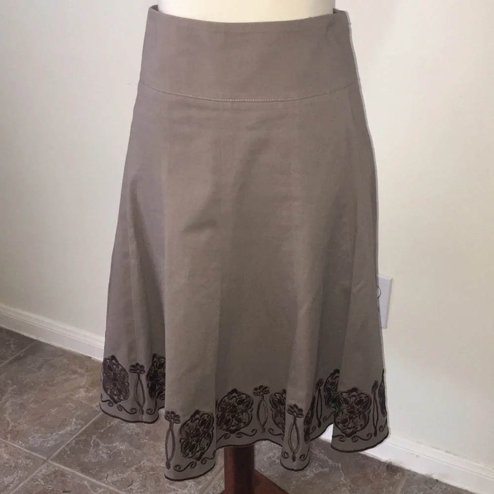 Ann‎ Taylor skirt brown size 4 * embroidery style